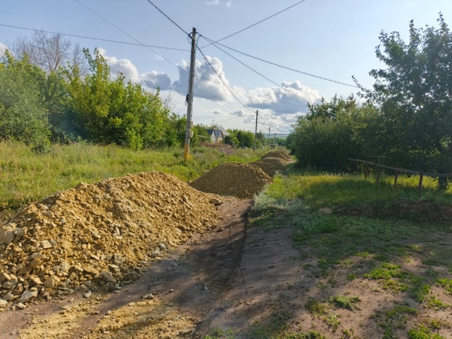 Щебенение дорог в р.п.Новохоперский, х. Замельничный, п. Озерный.